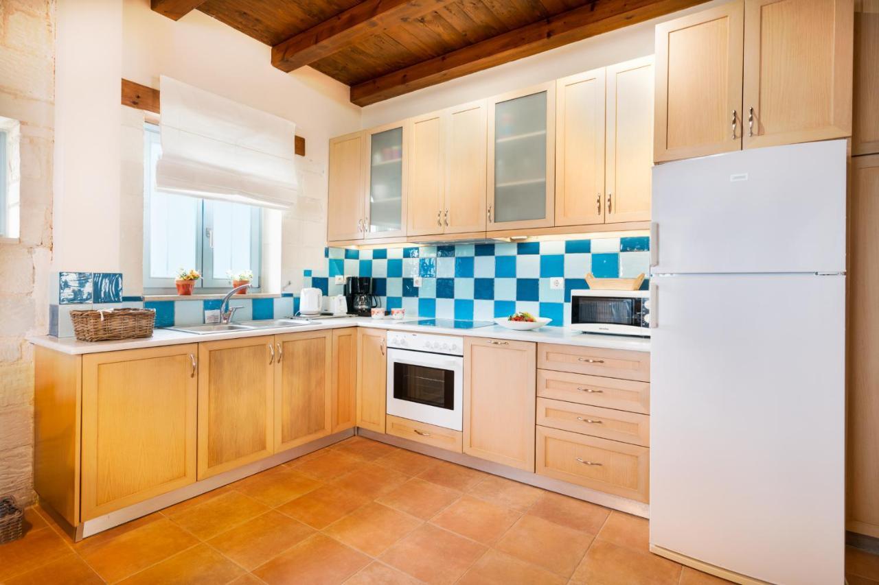 Beachfront Villa Turquoise With Private Pool, Bbq And Ping Pong Table 干尼亞 外观 照片