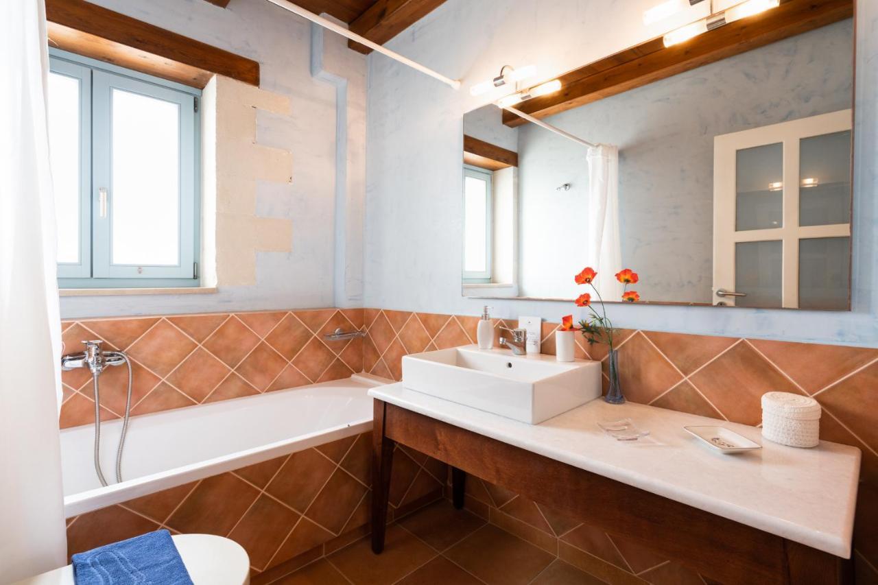 Beachfront Villa Turquoise With Private Pool, Bbq And Ping Pong Table 干尼亞 外观 照片